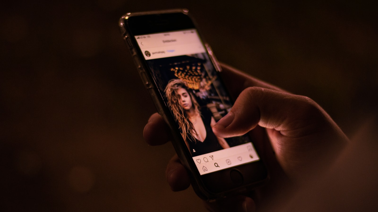 Konten Carousel Instagram 2026: Strategi Slide-First yang Bikin Postingan Lebih Banyak Disimpan