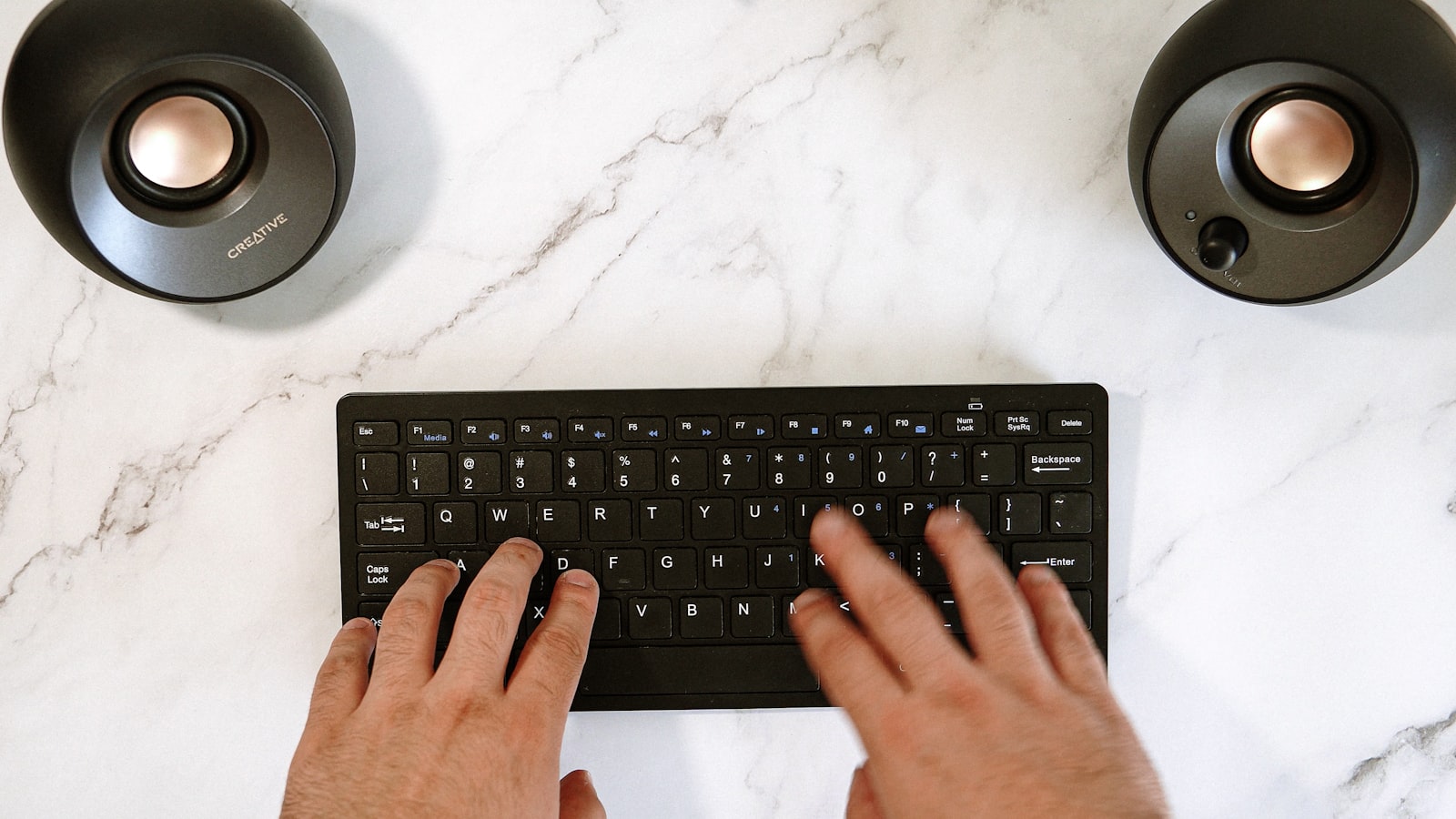 Voice Typing 2 Menit: Tips dan Trik Mengubah Omongan Acak Jadi Catatan Kerja Rapi di 2026